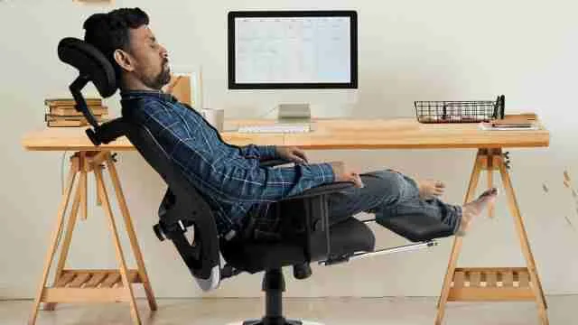 Top 5 Office Chairs with a Footrest That Redefine Workspace Comfort