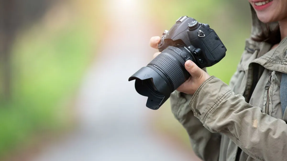 Top 5 Mirrorless Cameras On Amazon: Lighter Body, Heavier Tech From Sony And Canon                                          