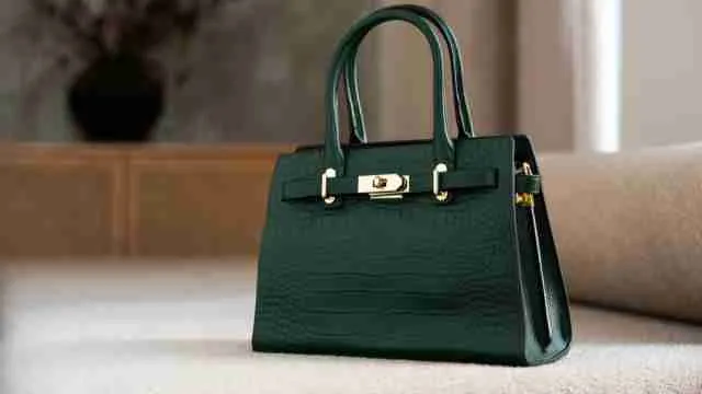 Logomania is Back: Top 5 Guess Handbags That Are Dominating the Streets