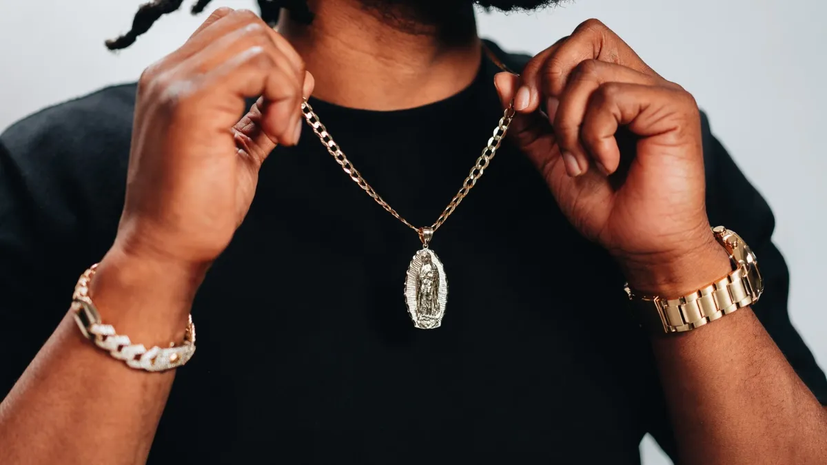Top Jewellery For Men With Bold Chains, Sleek Bracelets And Sharp Everyday Style