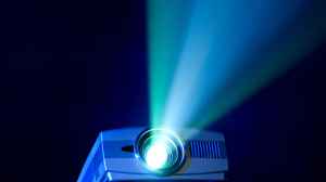 Projectors That Turn Blank Walls Into Movie Nights, Match Days And Family Watch Parties