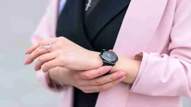 5 Elegant Analog Watch For Women: Classic Round Dial Fashion Timepiece (July 2026)