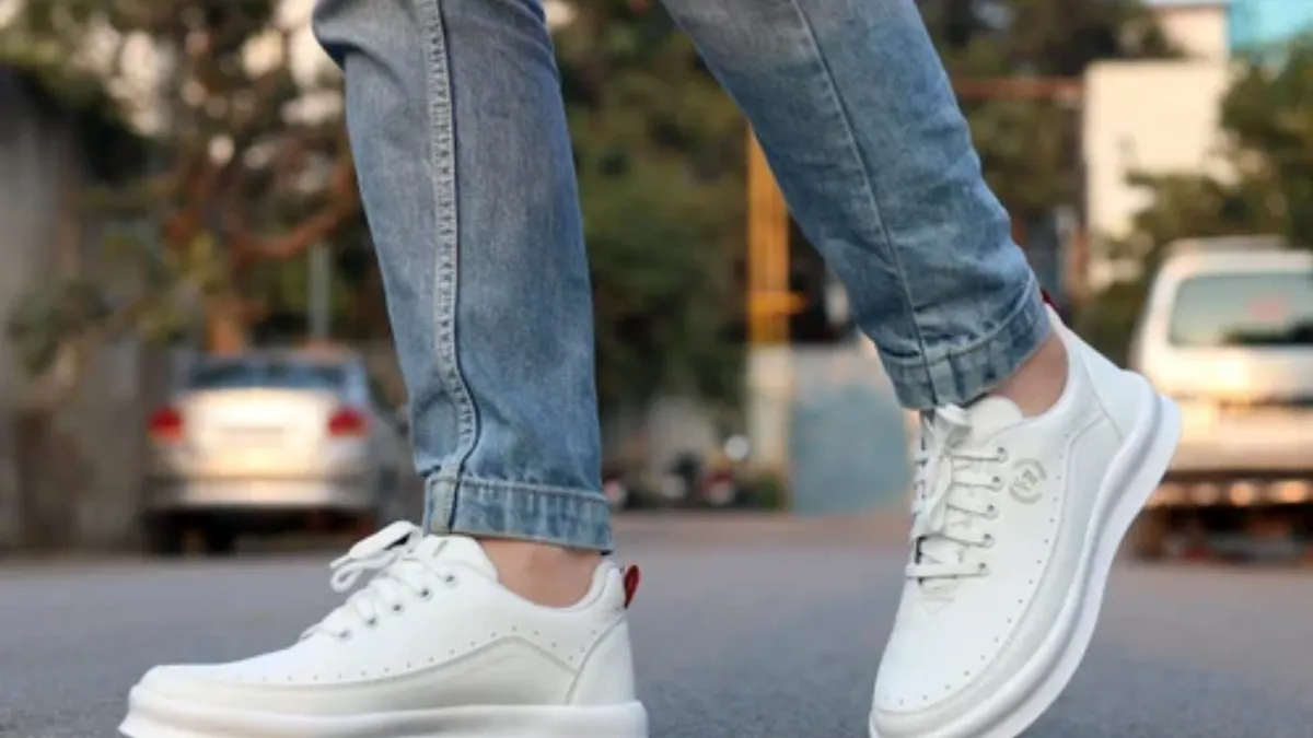 White Shoes That Go With Modern Outfit